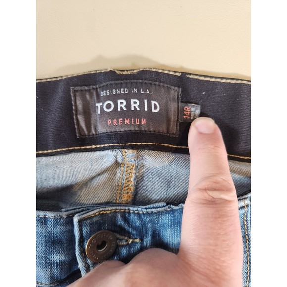 Torrid Jeans Womens  Bombshell Skinny Destructed‎ Distressed size 14R - Picture 6 of 8